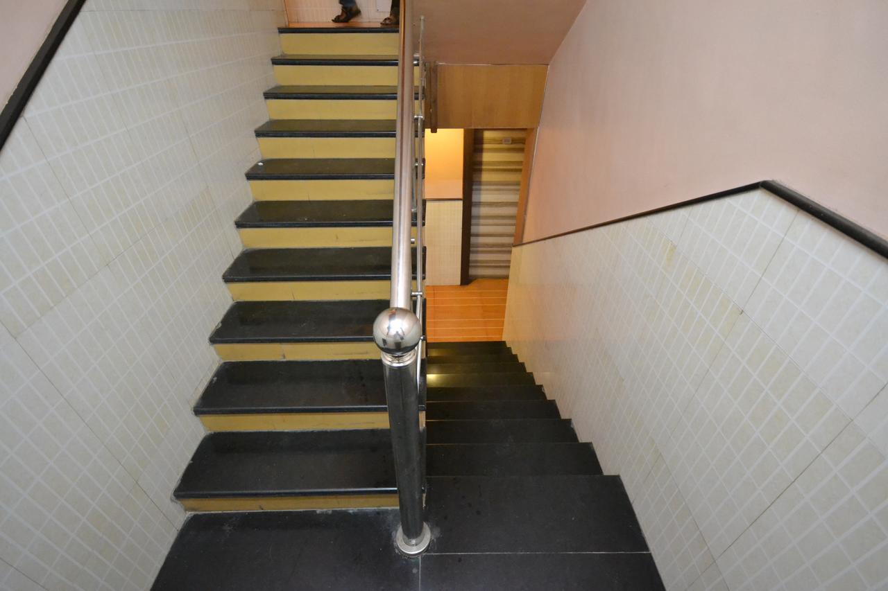 Hotel Sai Hari Prasad Shirdi Esterno foto