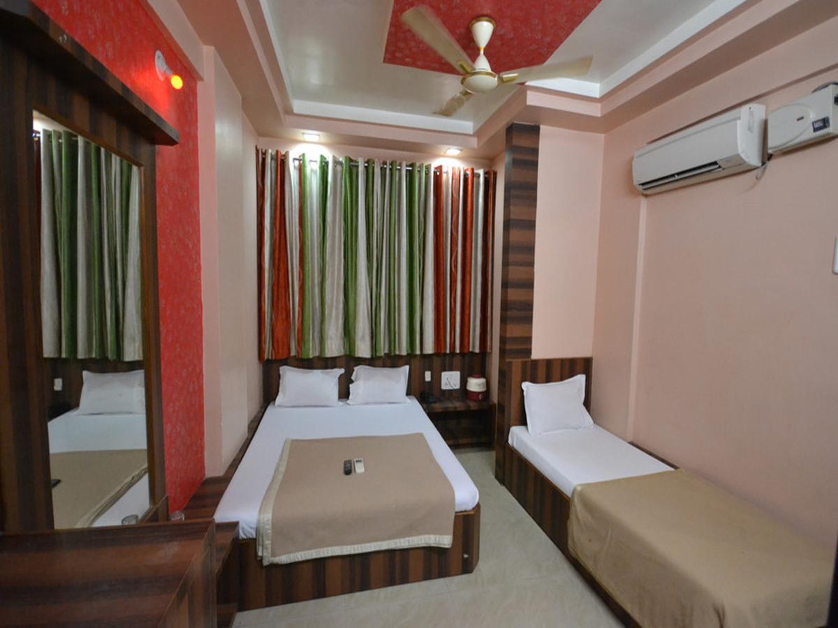 Hotel Sai Hari Prasad Shirdi Esterno foto