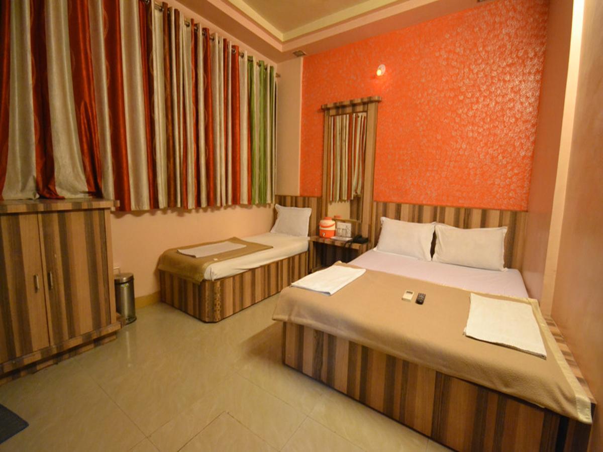 Hotel Sai Hari Prasad Shirdi Esterno foto