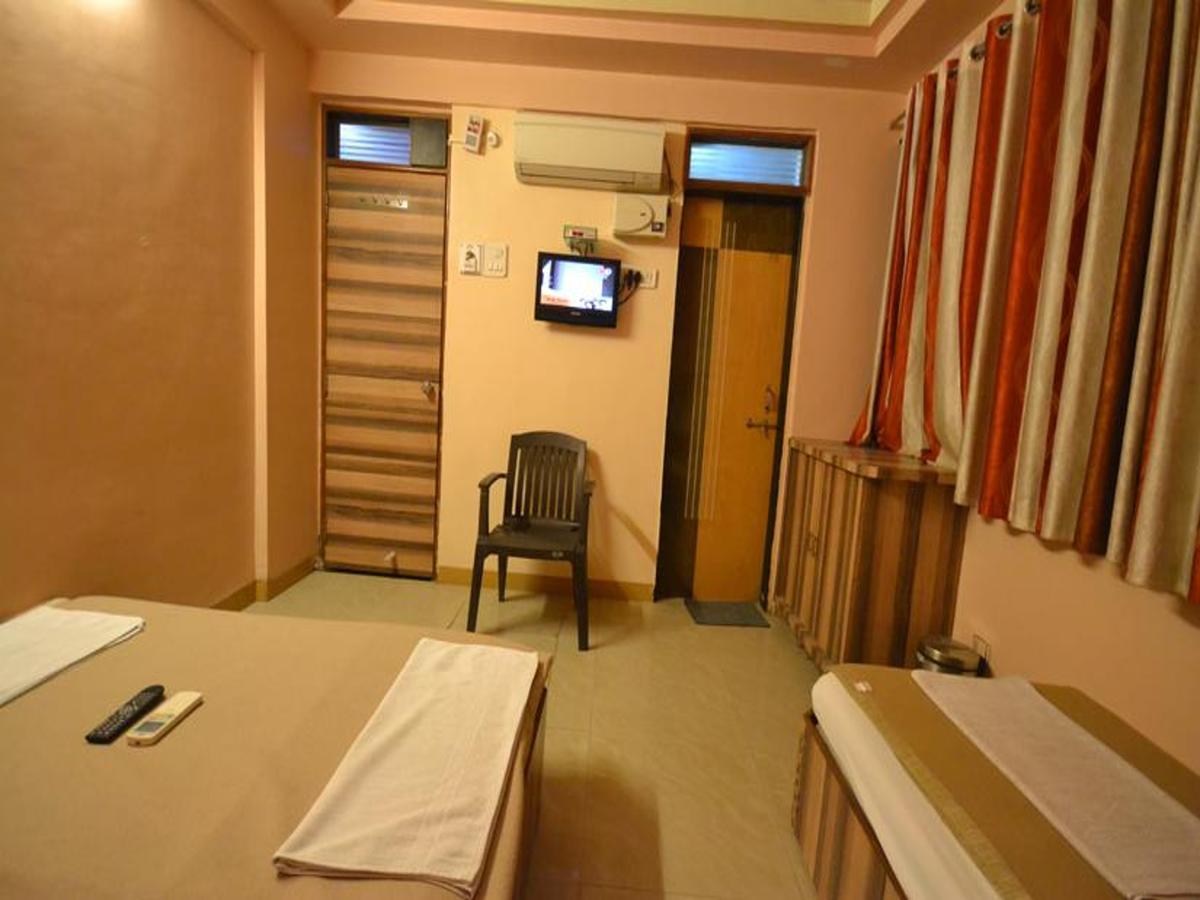 Hotel Sai Hari Prasad Shirdi Esterno foto