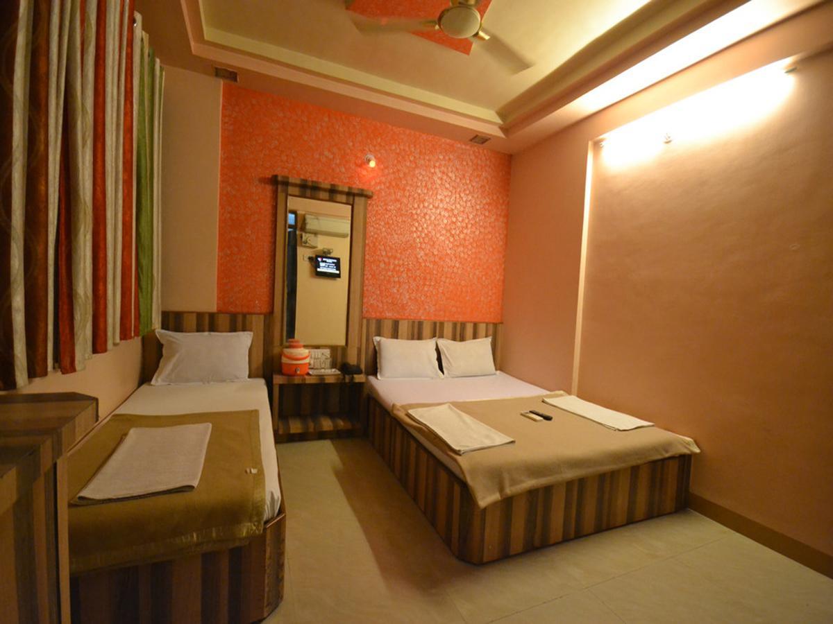 Hotel Sai Hari Prasad Shirdi Esterno foto